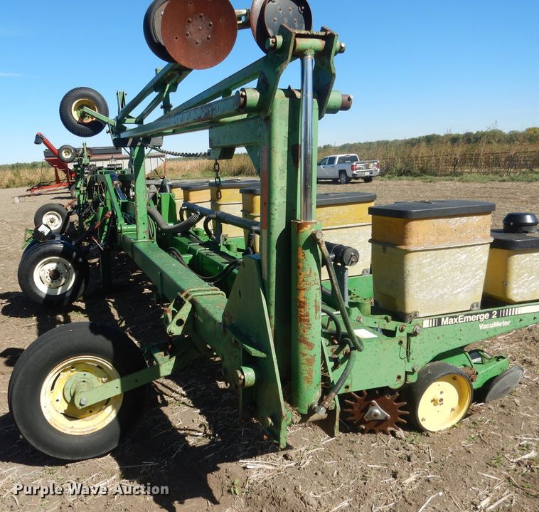 image for item DG4624 John Deere 7300 Max Emerge 2 no-till planter