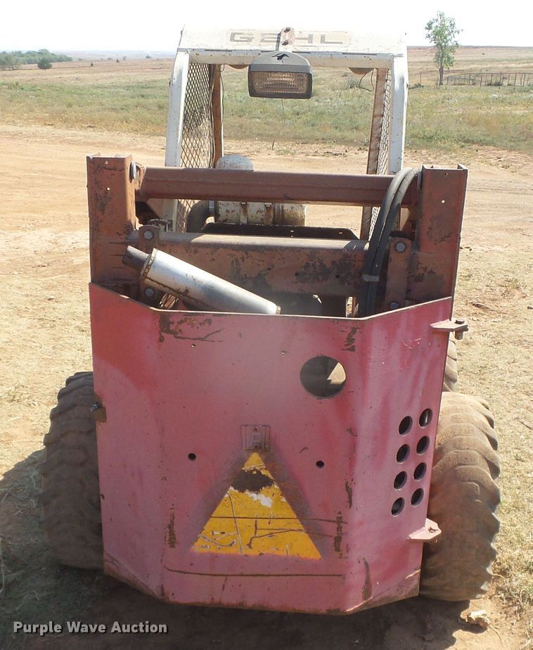 image for item DG8299 Gehl 2600  skid steer loader