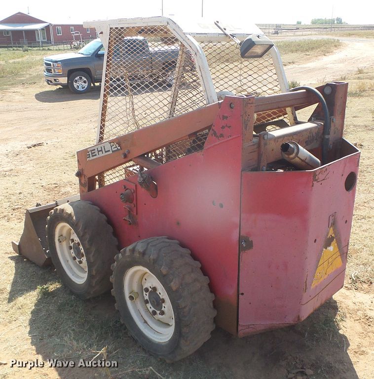 image for item DG8299 Gehl 2600  skid steer loader