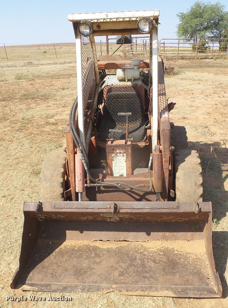 image for item DG8299 Gehl 2600  skid steer loader