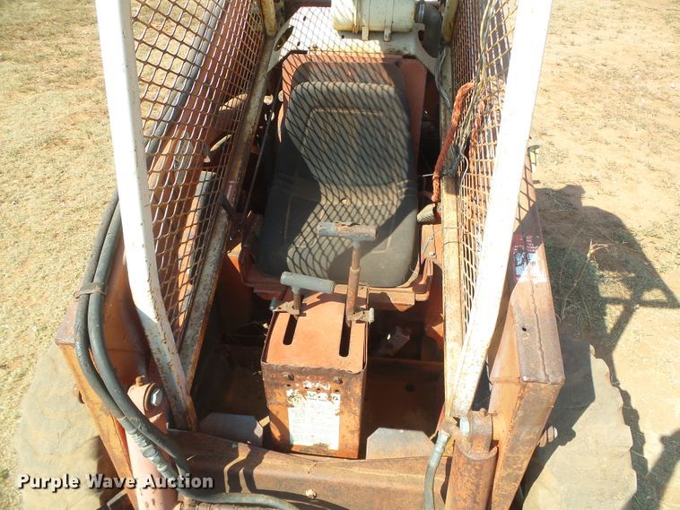 image for item DG8299 Gehl 2600  skid steer loader