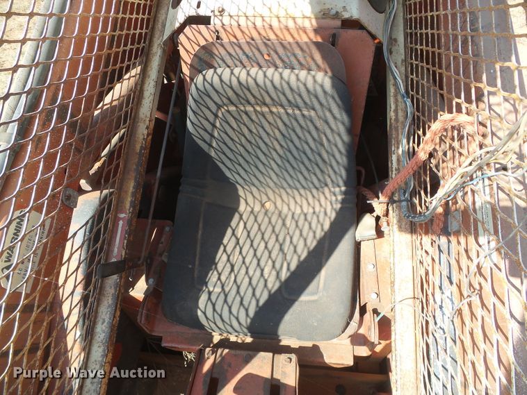 image for item DG8299 Gehl 2600  skid steer loader