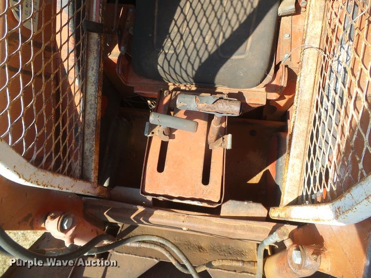 image for item DG8299 Gehl 2600  skid steer loader