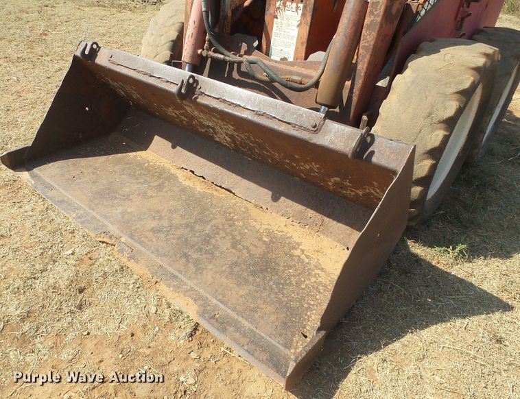 image for item DG8299 Gehl 2600  skid steer loader