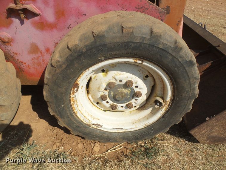 image for item DG8299 Gehl 2600  skid steer loader