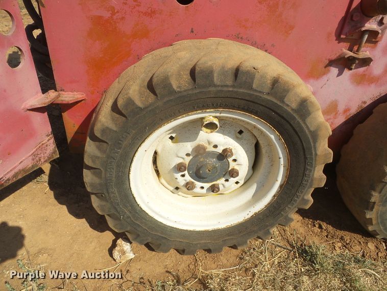 image for item DG8299 Gehl 2600  skid steer loader