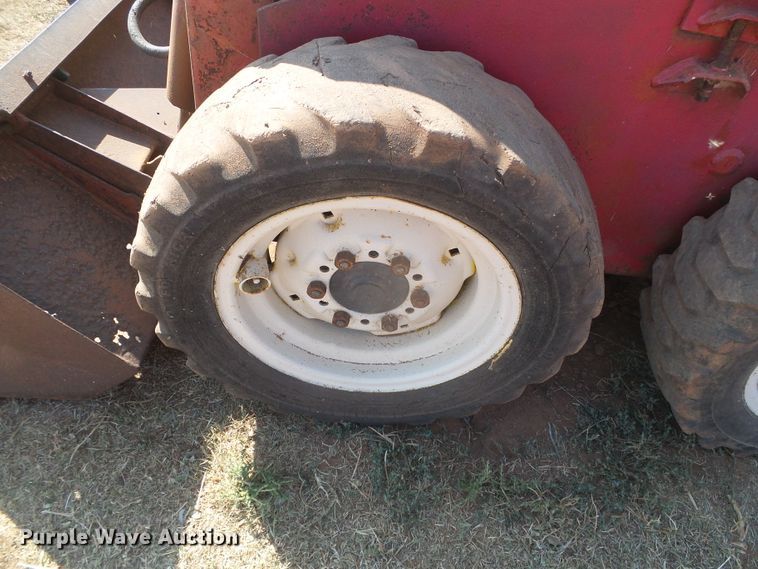 image for item DG8299 Gehl 2600  skid steer loader