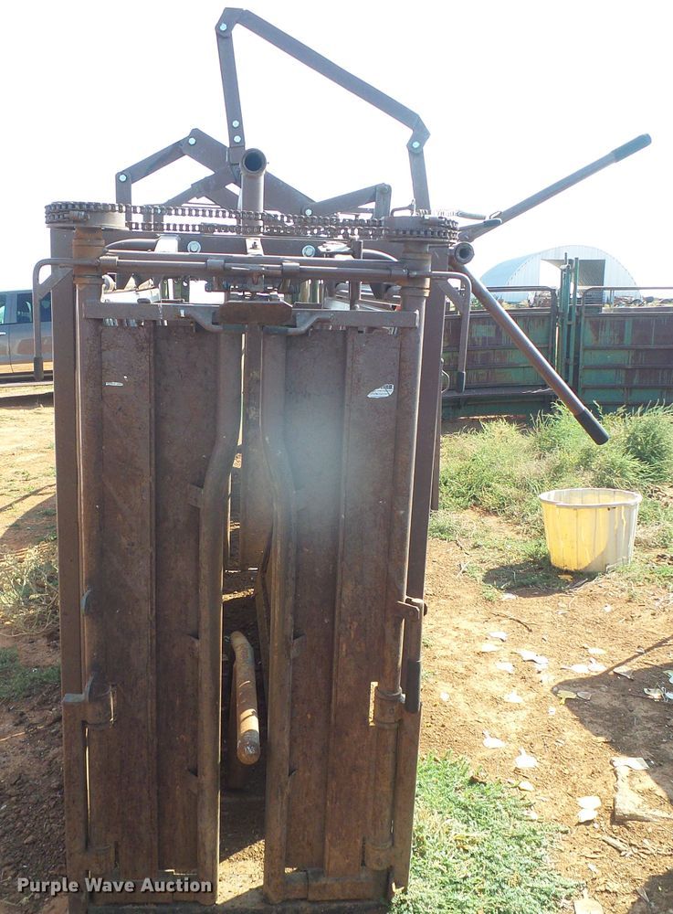 image for item DG8301 Blattner steel livestock chute