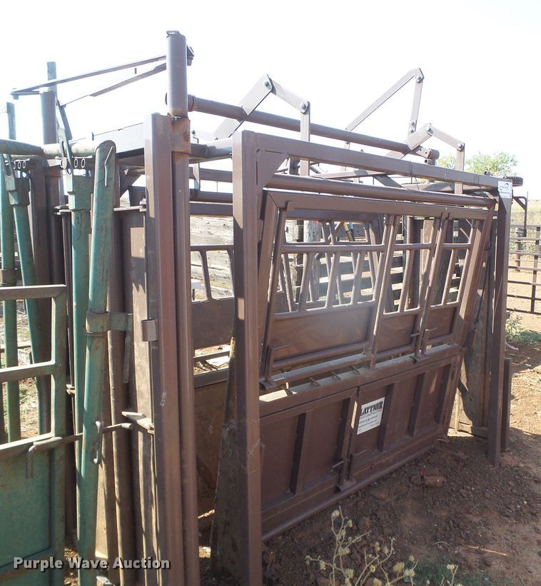 image for item DG8301 Blattner steel livestock chute