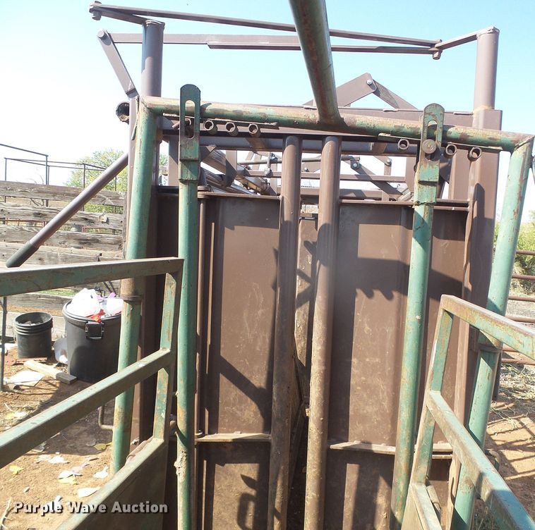 image for item DG8301 Blattner steel livestock chute