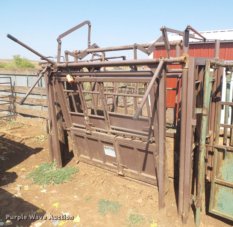image for item DG8301 Blattner steel livestock chute