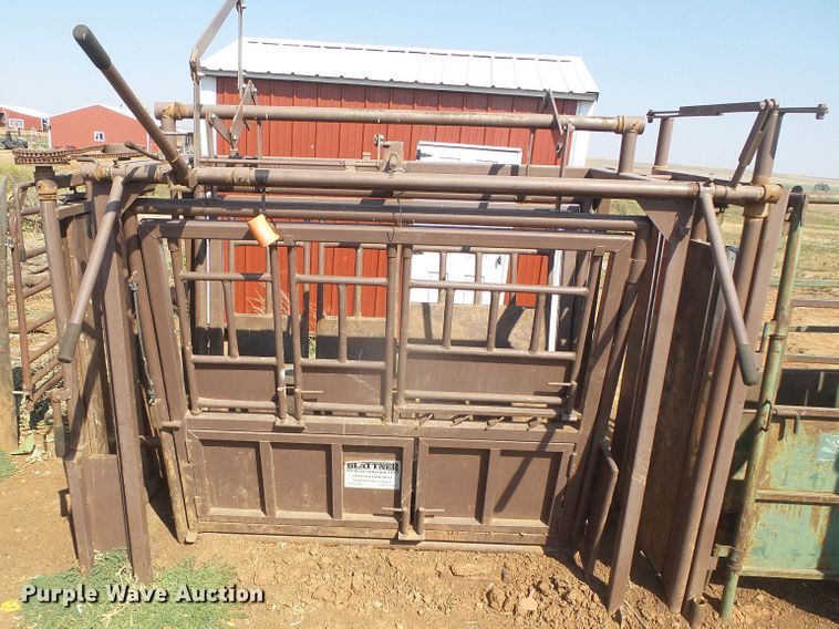 image for item DG8301 Blattner steel livestock chute