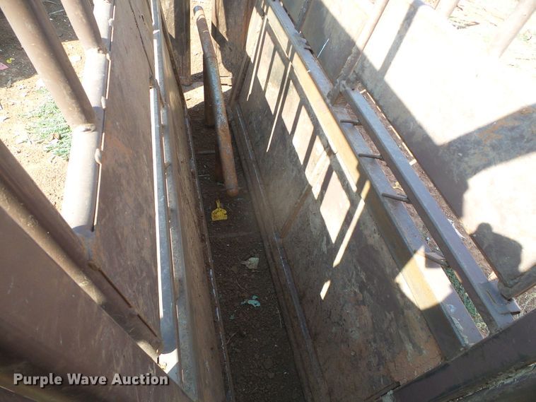 image for item DG8301 Blattner steel livestock chute