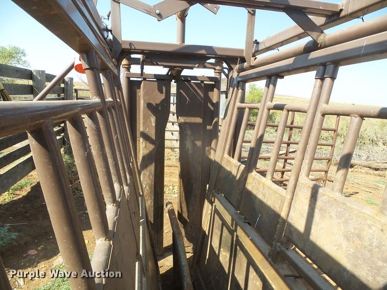 image for item DG8301 Blattner steel livestock chute