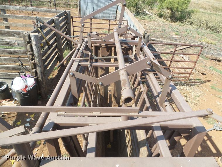 image for item DG8301 Blattner steel livestock chute