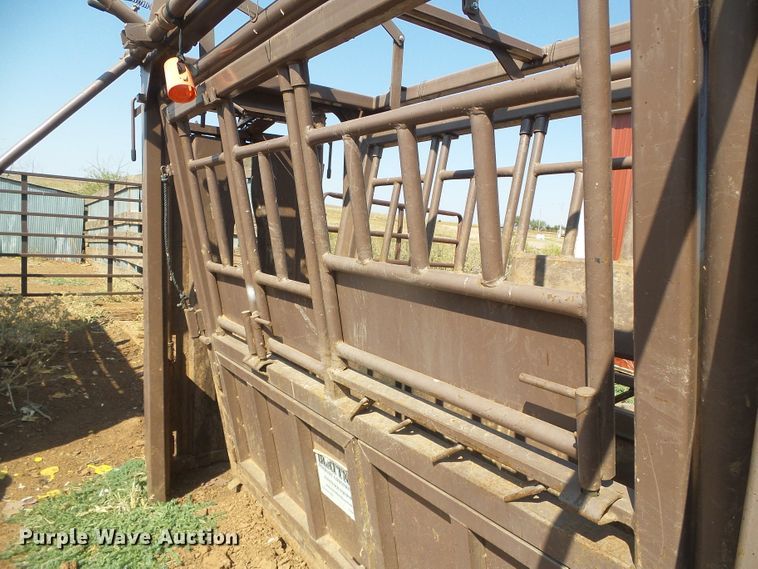 image for item DG8301 Blattner steel livestock chute