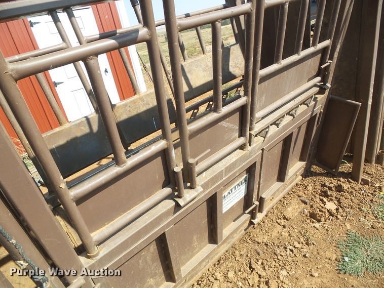 image for item DG8301 Blattner steel livestock chute