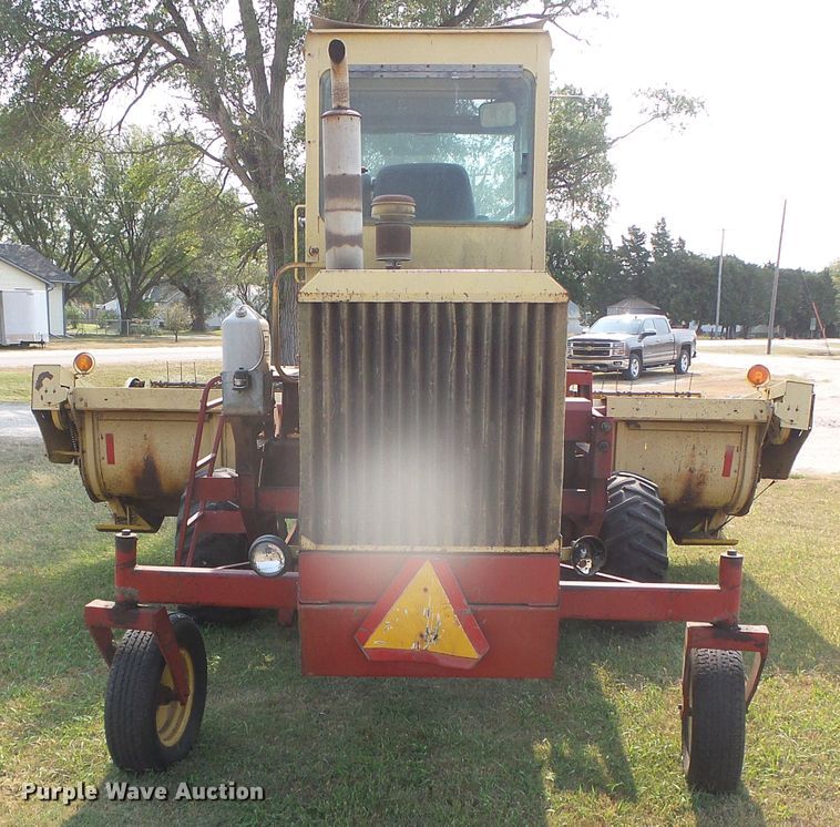 image for item DG8303 New Holland 1100  windrower