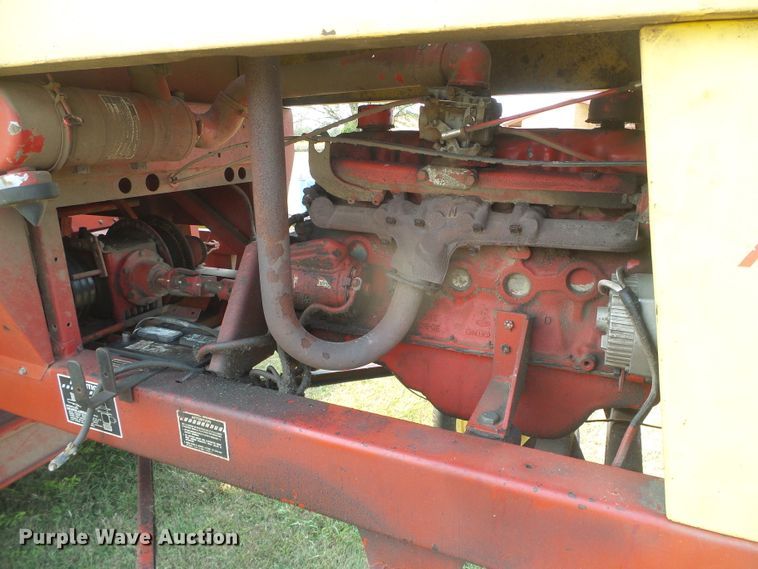 image for item DG8303 New Holland 1100  windrower