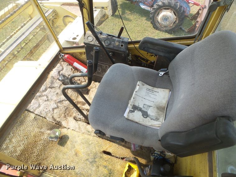 image for item DG8303 New Holland 1100  windrower