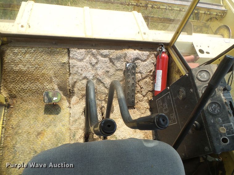 image for item DG8303 New Holland 1100  windrower