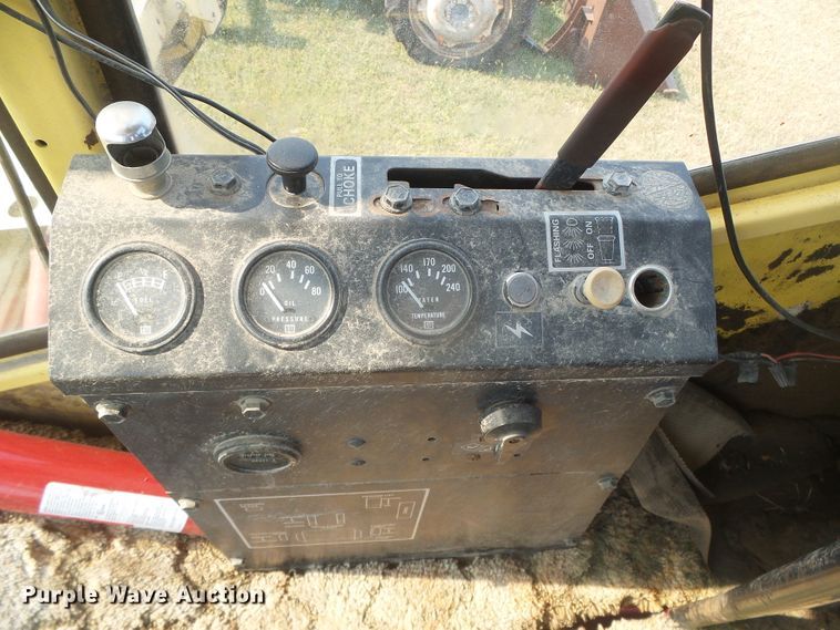 image for item DG8303 New Holland 1100  windrower