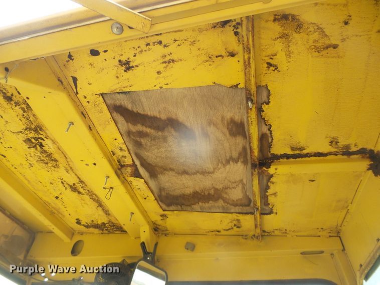 image for item DG8303 New Holland 1100  windrower