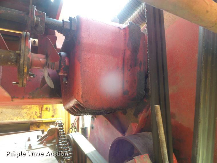 image for item DG8303 New Holland 1100  windrower