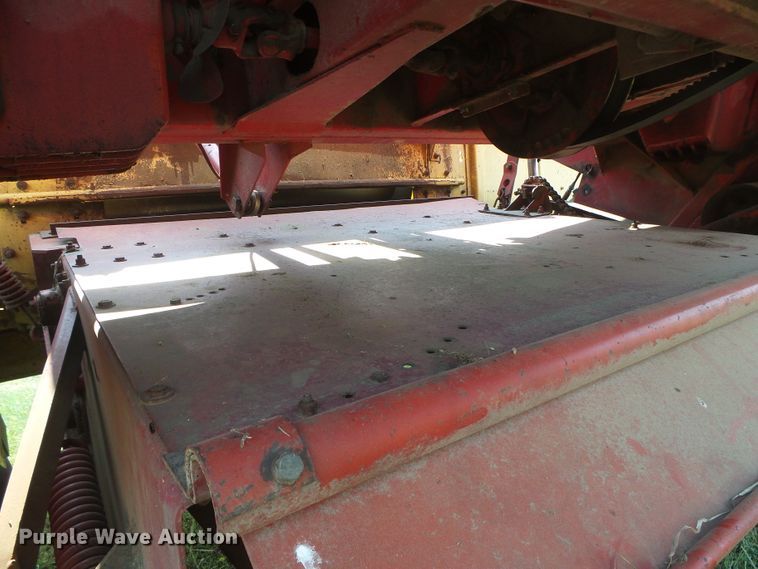 image for item DG8303 New Holland 1100  windrower