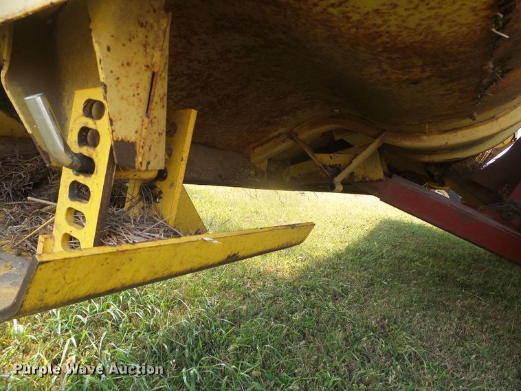 image for item DG8303 New Holland 1100  windrower