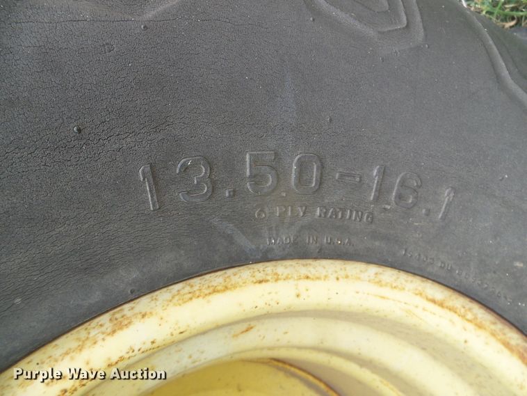 image for item DG8303 New Holland 1100  windrower