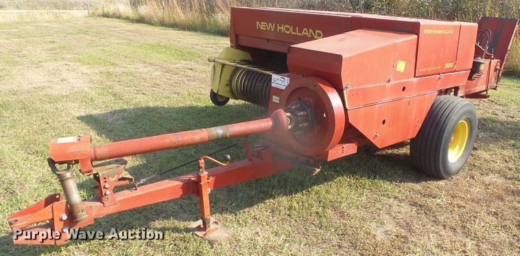 image for item DG8304 New Holland 320  small square baler