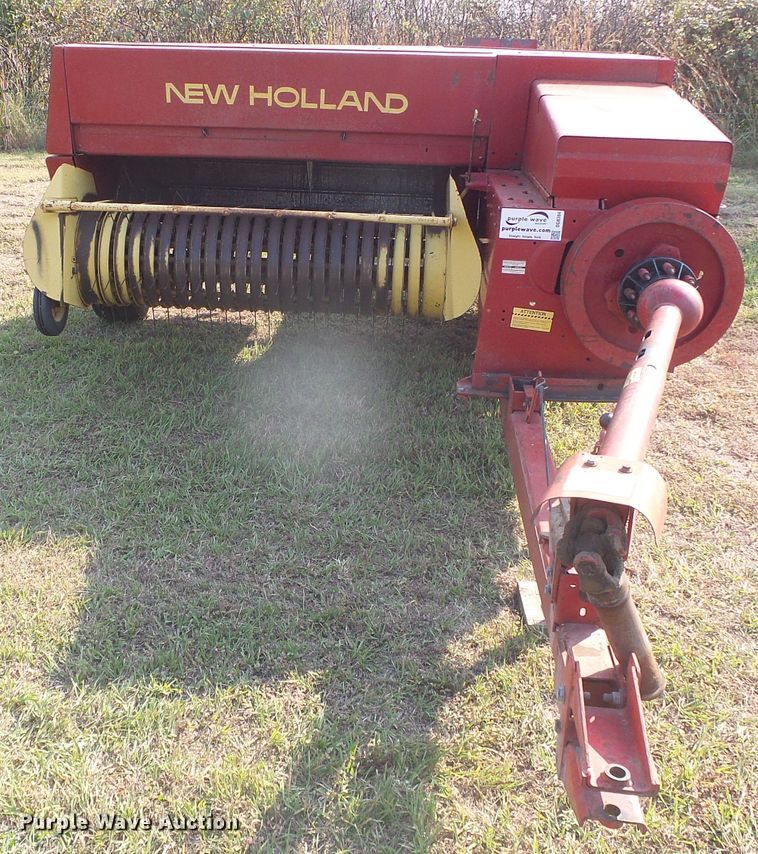 image for item DG8304 New Holland 320  small square baler