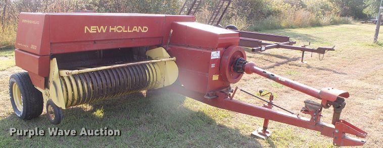 image for item DG8304 New Holland 320  small square baler