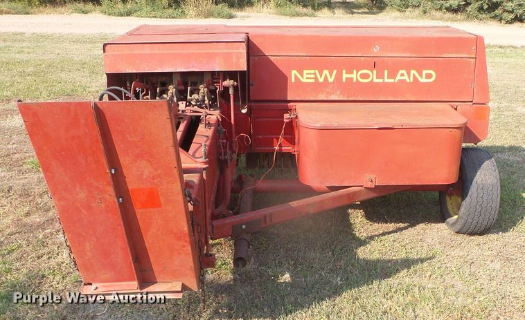 image for item DG8304 New Holland 320  small square baler