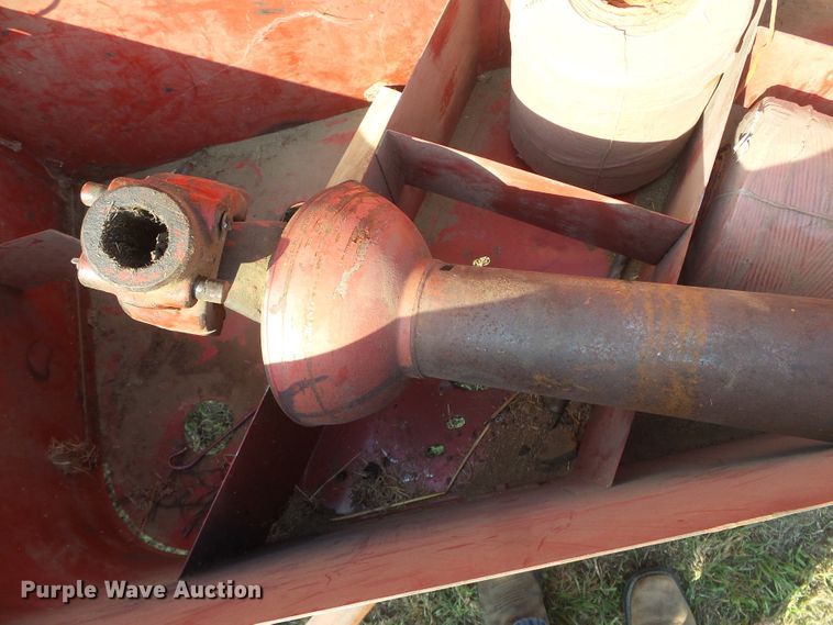 image for item DG8304 New Holland 320  small square baler