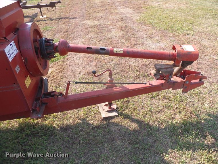 image for item DG8304 New Holland 320  small square baler