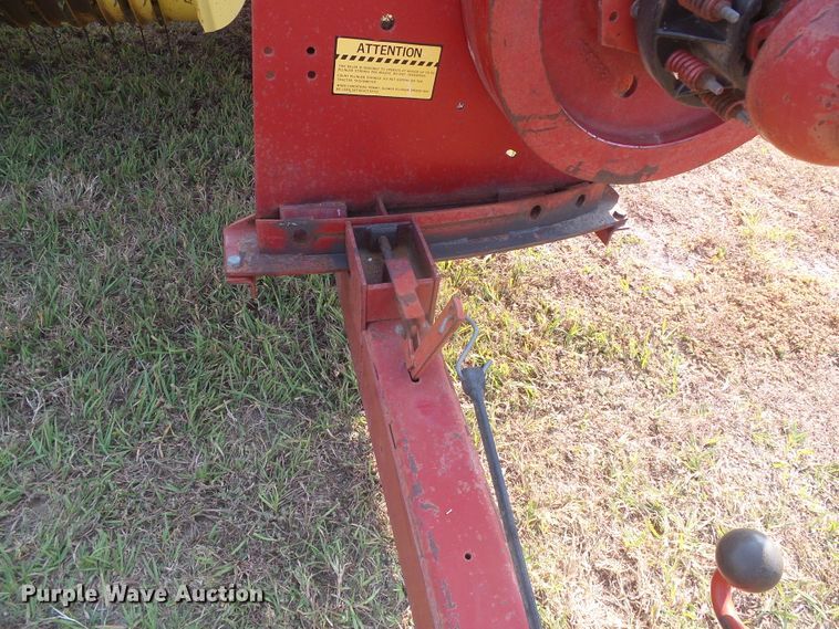 image for item DG8304 New Holland 320  small square baler