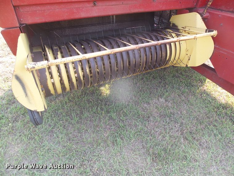 image for item DG8304 New Holland 320  small square baler