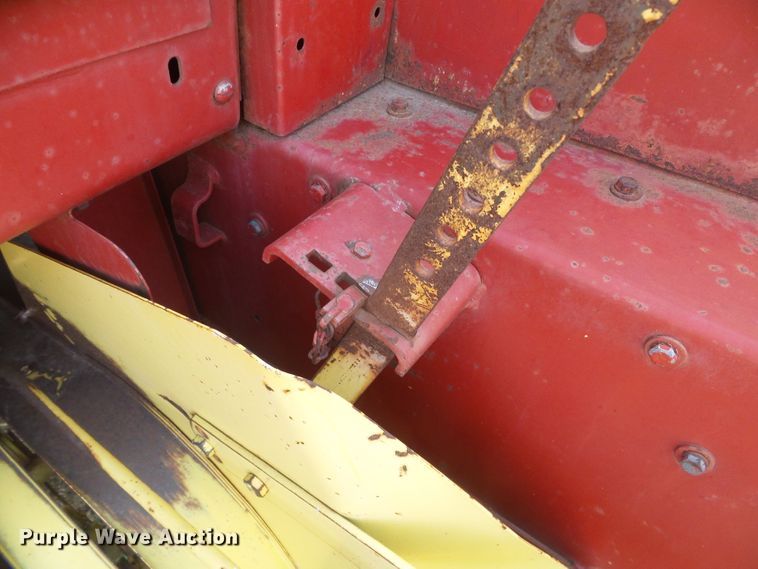 image for item DG8304 New Holland 320  small square baler