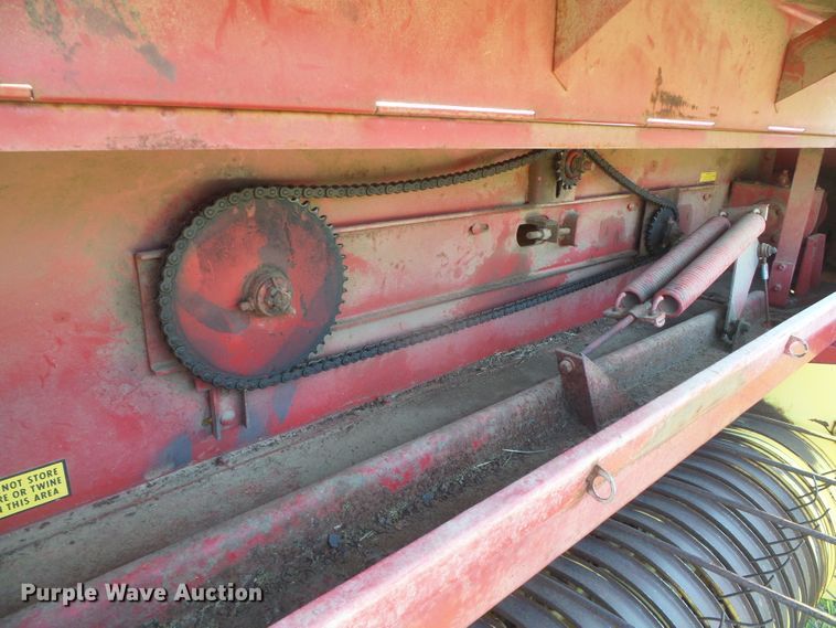 image for item DG8304 New Holland 320  small square baler