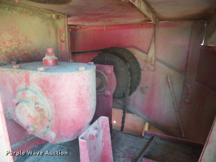 image for item DG8304 New Holland 320  small square baler