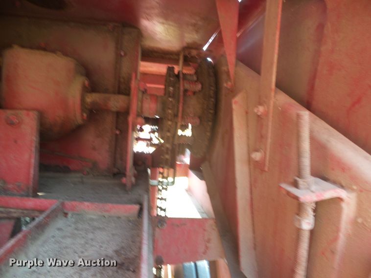 image for item DG8304 New Holland 320  small square baler