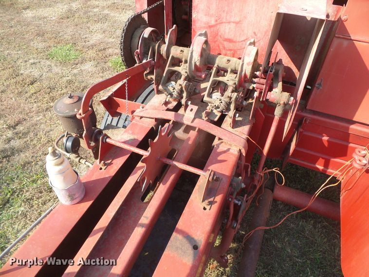 image for item DG8304 New Holland 320  small square baler