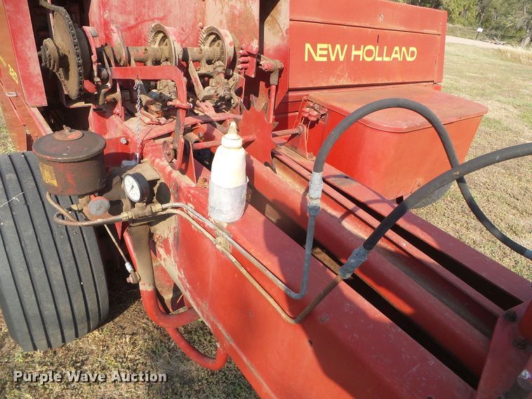 image for item DG8304 New Holland 320  small square baler