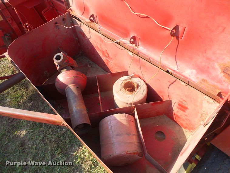 image for item DG8304 New Holland 320  small square baler