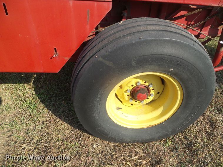 image for item DG8304 New Holland 320  small square baler