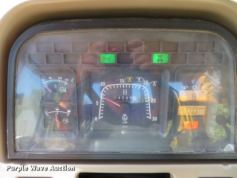 image for item DH1236 2004 Case IH MXM130  MFWD tractor