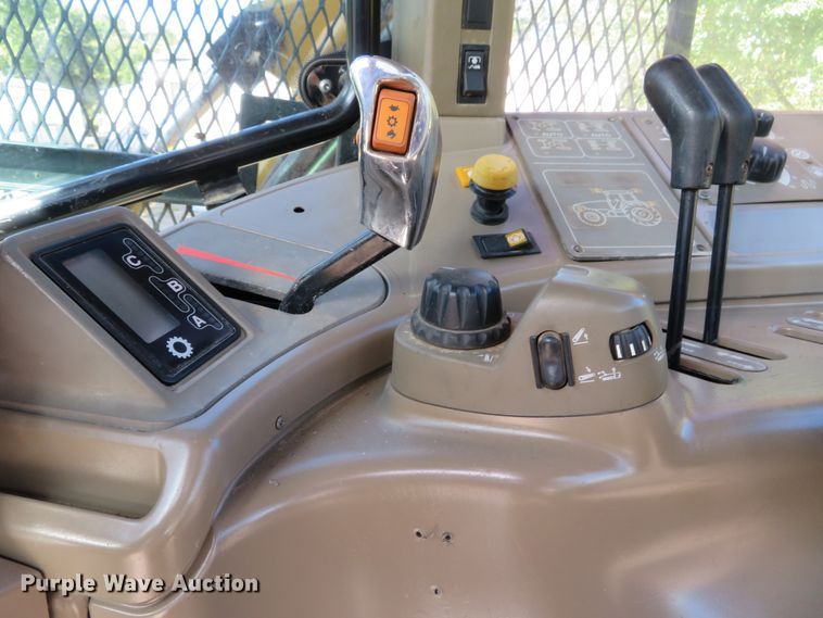 image for item DH1236 2004 Case IH MXM130  MFWD tractor