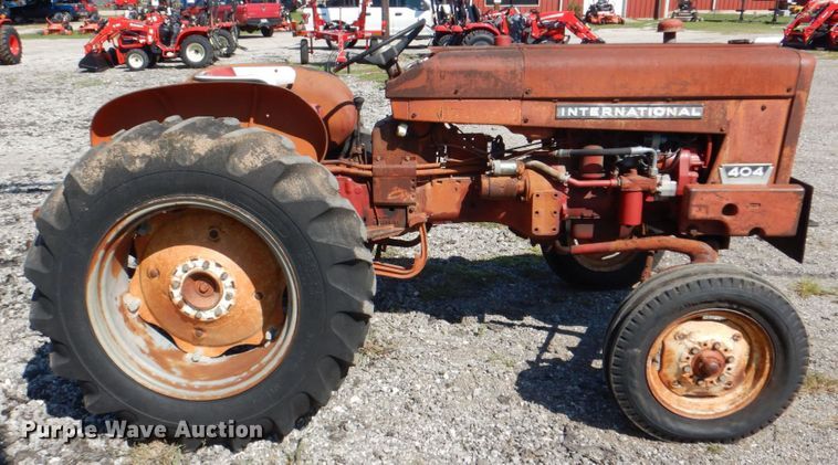image for item DH5382 International 404  tractor